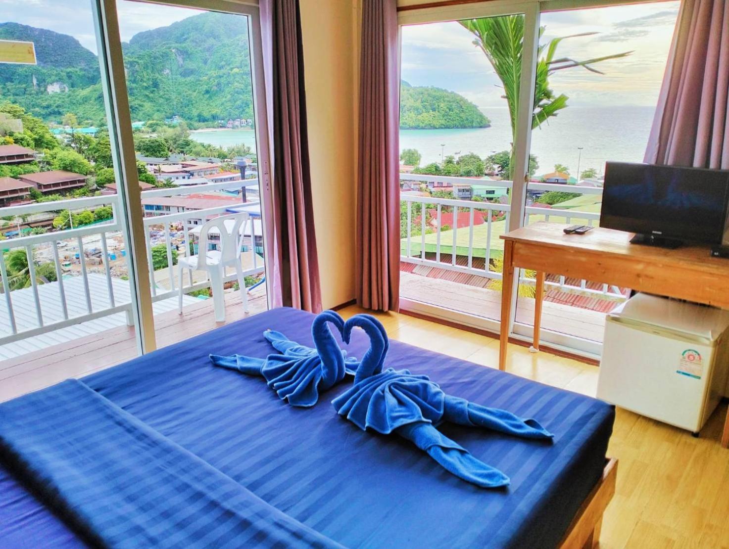 Double Room with Balcony Corner Sea View