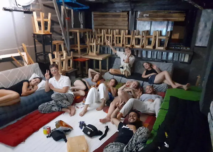 Dormsin Social Hostel เกาะพีพี