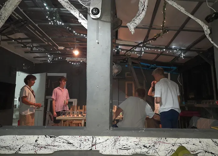 Dormsin Social Hostel เกาะพีพี